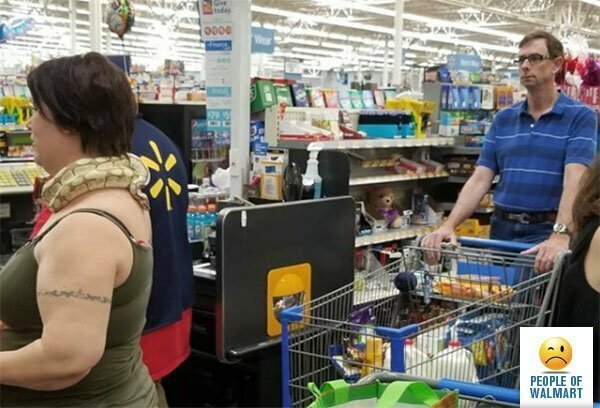 Эти люди просто пришли за покупками в американский супермаркет Walmart