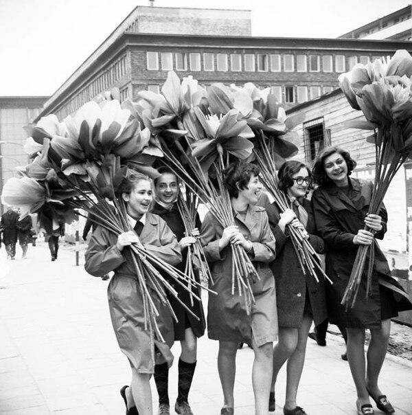 Подготовка к празднованию Дня международной солидарности трудящихся. Варшава, 28 апреля 1970 года