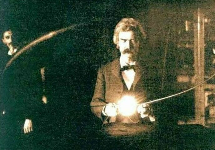 16. Марк Твен в лаборатории Николы Теслы, 1894 г.