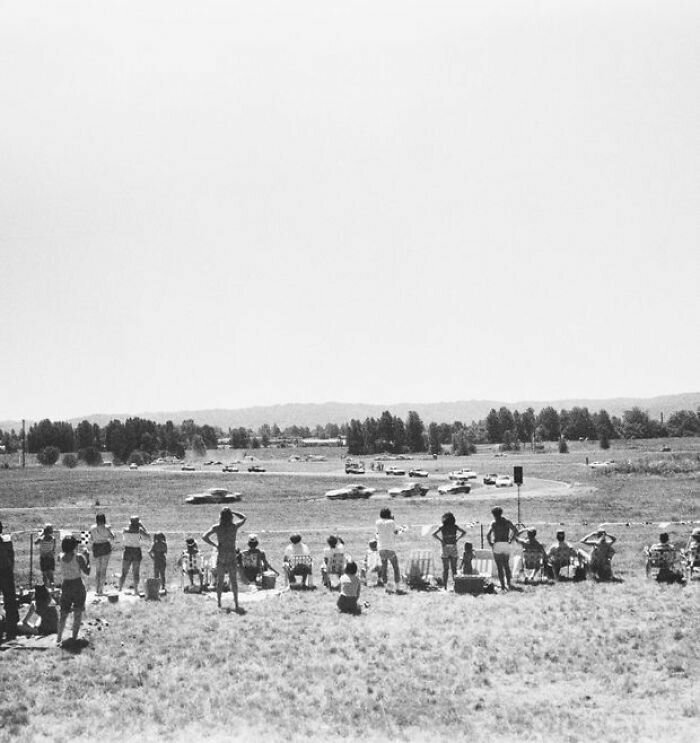 Фотограф, купив на барахолке старую камеру, обнаружил фотографии 30-летней давности