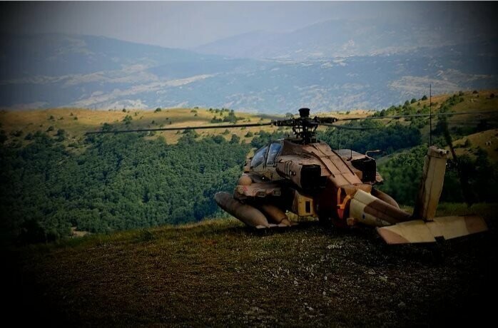 Израильский боевой вертолет контролирует долину