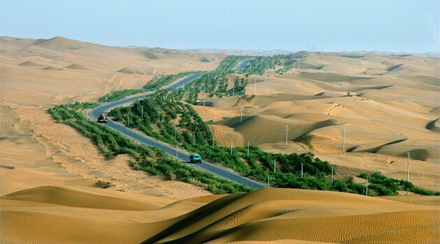 Ради чего китайцы построили 450 км трассы посреди пустыни, где никто не живет
