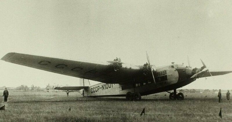 1 июня 1936 г. открылась трансконтинентальная авиалиния Москва – Владивосток. Самолет АНТ-14 «Правда», 5 моторов, 35 мест. Эта авиалиния до сих пор считается одной из протяженных в мире.