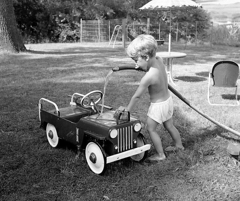 Мойка любимой игрушки. 1949