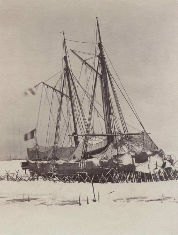 Французский военный корабль Meutriere оказался в ледяной ловушке во время Крымской войны,1856 год. 