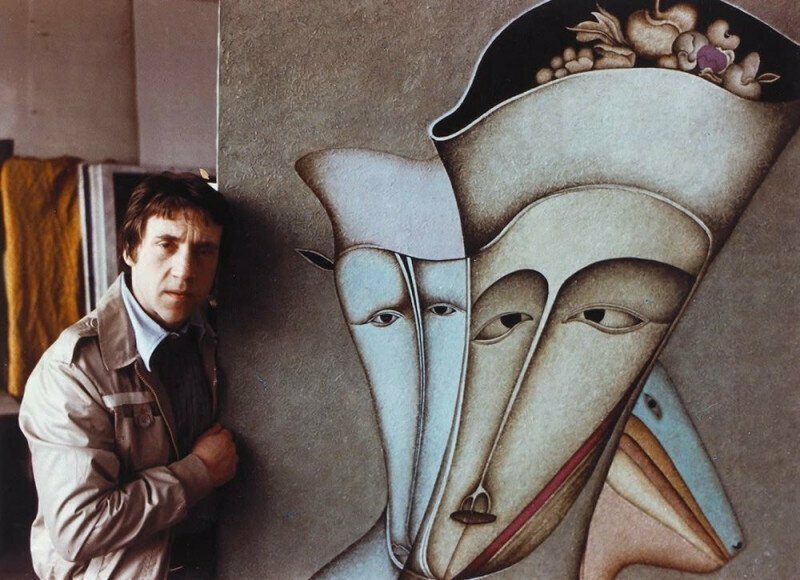 В. Высоцкий на фоне картины «Метафизический бюст» в мастерской художника М. Шемякина в Париже. 1975 г.