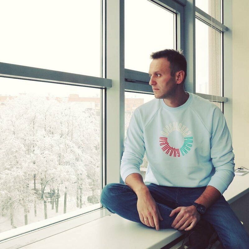 Купи носки с уточкой – оплати Навальному обед