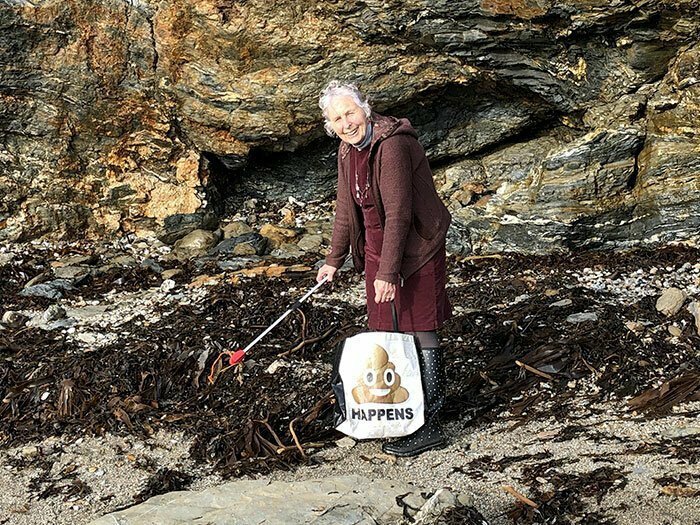 Бабушка спасает планету от пластика