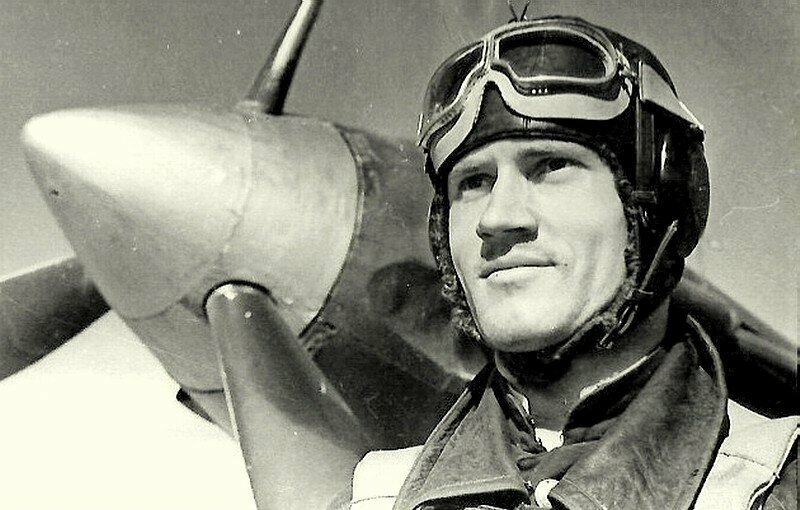 Захар Артёмович Сорокин (17 марта 1917 — 19 марта 1978) — советский лётчик, герой Великой Отечественной войны, Герой Советского Союза. Летал и воевал без обеих ступней.