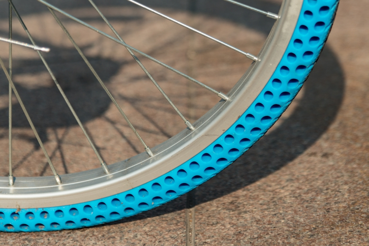 13. Безвоздушные шины, напечатанные на 3D-принтере, облегчают жизнь велосипедистам