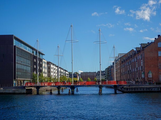 Cirkelbroen соединяет области вокруг Копенгагенской гавани