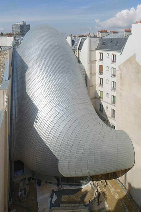 Здание фонда киностудии Pathe в Париже, Франция