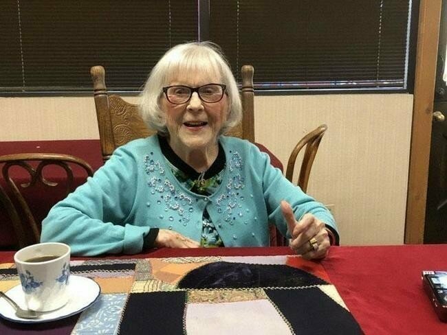 106-летняя барабанщица Виола Смит по сей день продолжает играть и пить вино