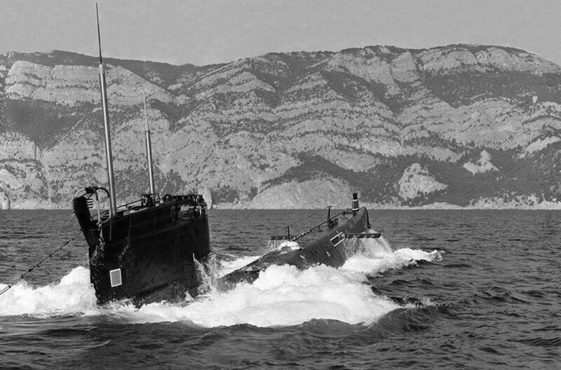 Аварийное всплытие дизельной подводной лодки проекта 613. Черноморский флот, Балаклава. 1950-е