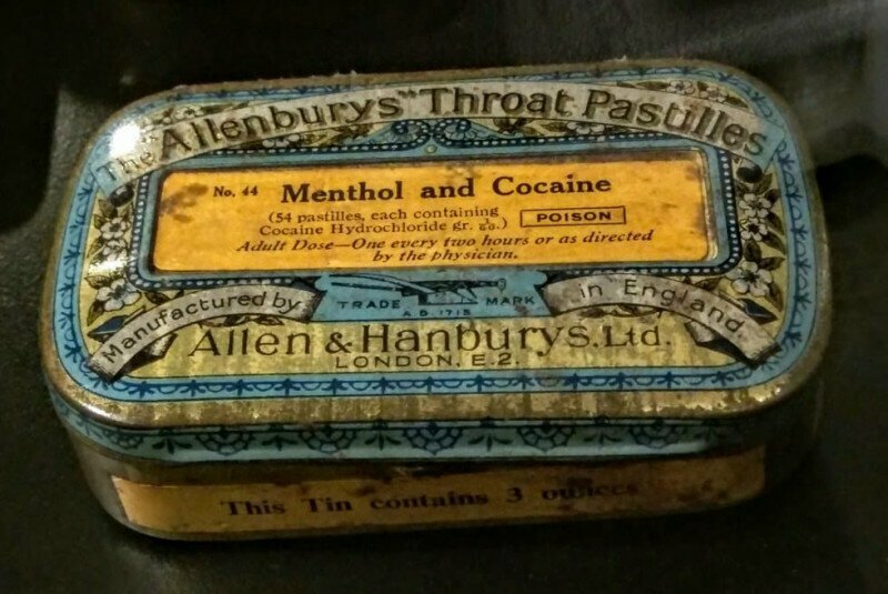 Кокаин с ментолом - от кашля. Написано: 1 пастилку каждые 2 часа. Хорошее лекарство.