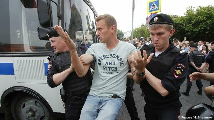 Подросток пострадал на митинге из-за безумного Навального