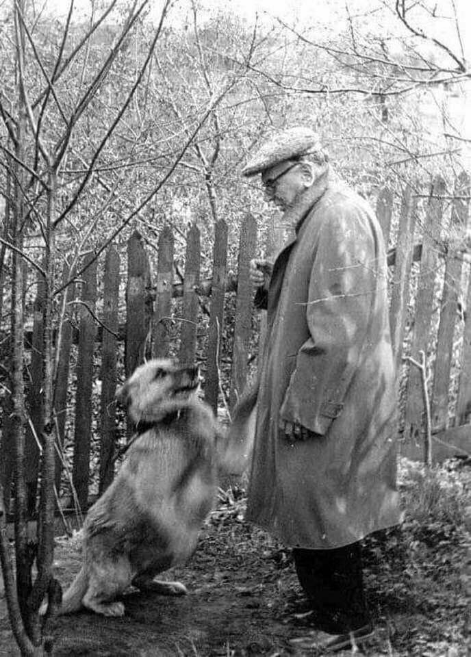  “Единственные живые существа на земле, которые умирают от разлуки с человеком, - это собаки” Константин Паустовский, Таруса, 1961 