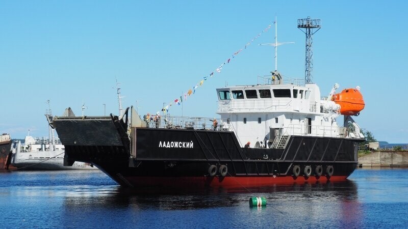 На Онежском ССЗ спущено на воду судно «Ладожский». Фоторепортаж