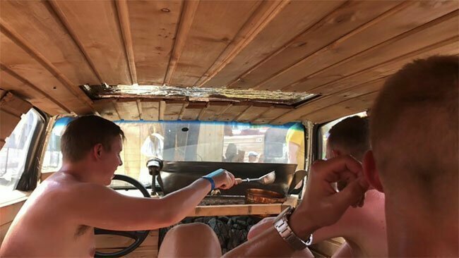 Горячие эстонские парни устроили в машине сауну