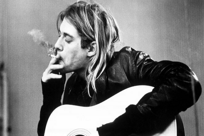 13. Король гранжа: Курт Кобейн с сигаретой во время записи альбома "In Utero", примерно 1992-1993 г.