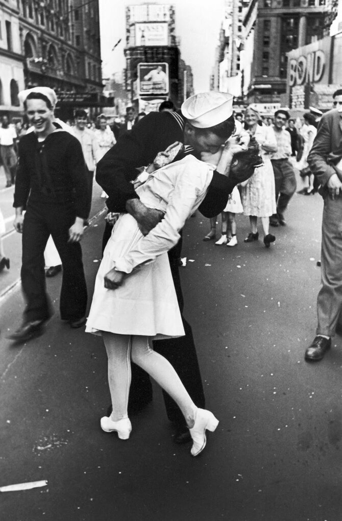 Истории самых известных фотографий 20 века: Победный поцелуй