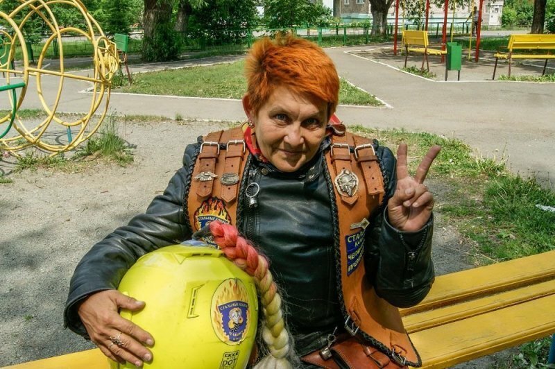 Челябинская пенсионерка гоняет на мотоцикле и организовала свой мотоклуб