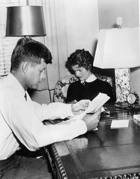 Джон и Жаклин Кеннеди в домашней остановке