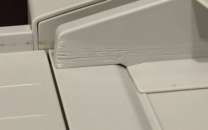 6. Факс/сканер, который так часто использовали, то бумага со временем прорезала пластик