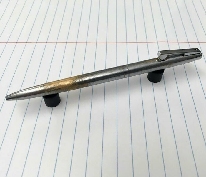26. Шариковая ручка, которая досталась в наследство от деда и до сих пор работает