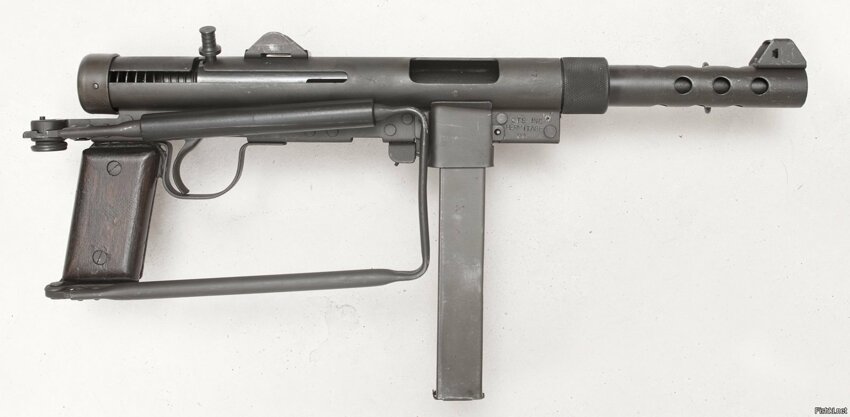 "Карл Густав М/45" - 9-мм пистолет-пулемет  разработанный шведской государств...