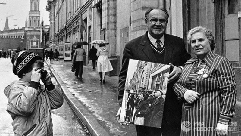 Анна Трушкина и фотокорреспондент Евгений Халдей, 1981 год, Москва