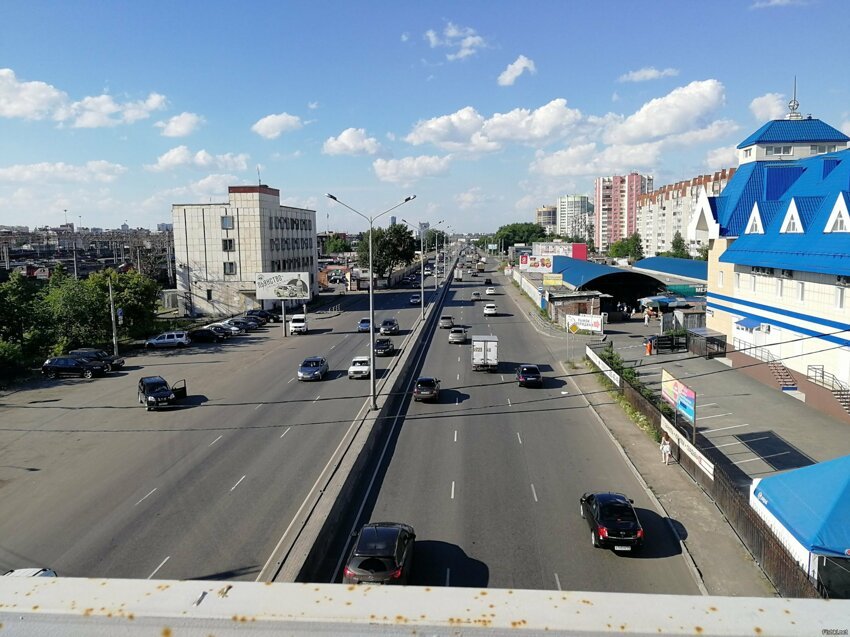 Такой дорогой отделен Ленинский район Челябинска от остального города, а там ...