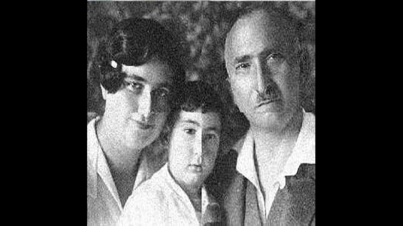 Маленький Йозеф Фритцль со своими родителями