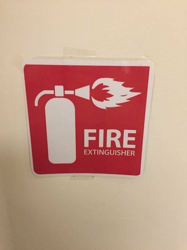 С этим огнетушителем что-то не так.