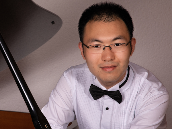 Китайский пианист во время выступления на конкурсе Чайковского обнаружил, что у него с оркестром разные ноты
