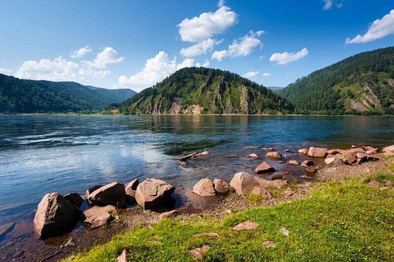 Почему Енисей самая полноводная река России?
