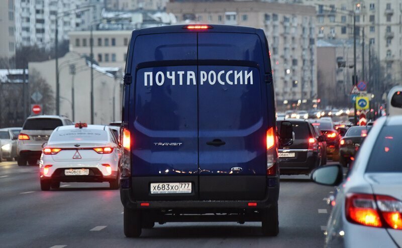 «Почта России» заявила о краже у курьера пакета с картами Сбербанка