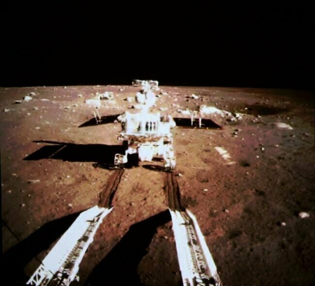 Китайский луноход Чанъэ-4 побывал на месте высадки американцев на луне, но...!
