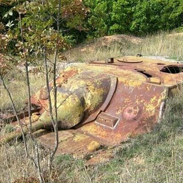 8. Брошенный в Болгарии танк времен Второй мировой войны