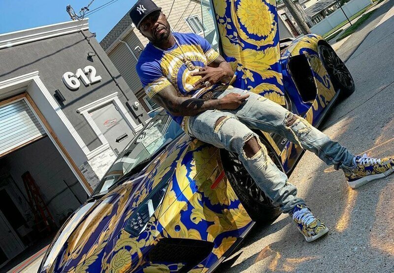 50 Cent похвастался новым суперкаром и соответствующим прикидом