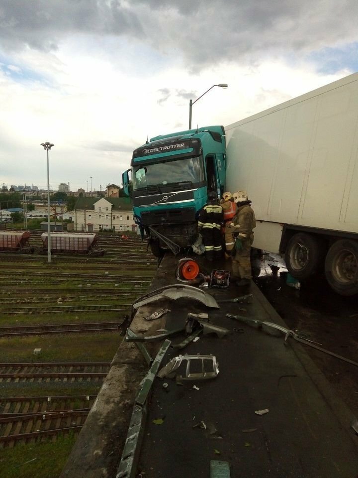 Авария дня. Смертельное ДТП на мосту в Петербурге