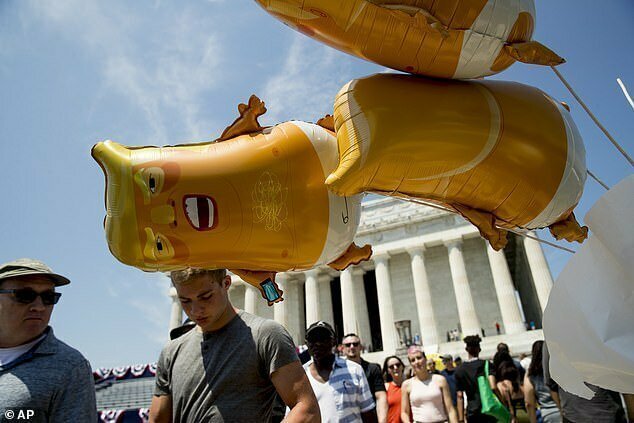 Активисты принесут Трампа на золотом унитазе на День независимости США