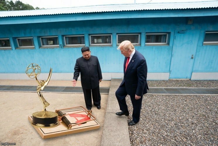 Трамп встретился с Ким Чен Ыном и стал героем фотожаб