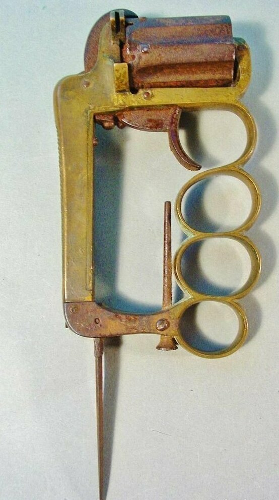 Револьвер, кастет и карманный нож, Франция, около 1900 года