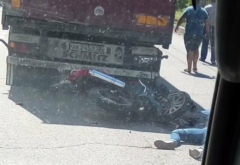 ДТП в Стерлитамаке: женщина на мотоцикле врезалась в фуру