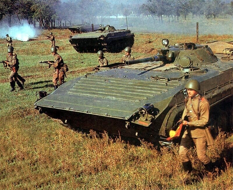 Танкодесант и БМП-1.