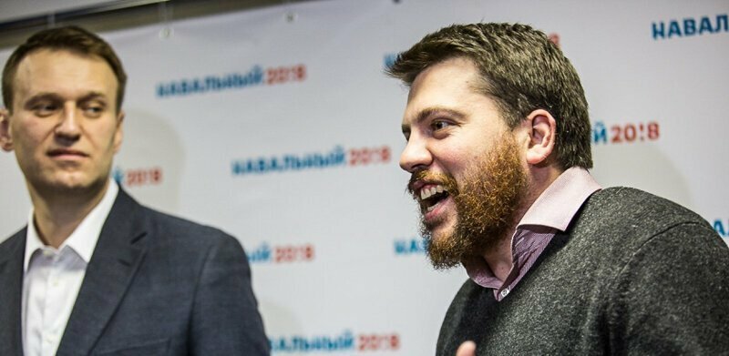 Финансовый крах Навального: кто бьет блогера рублем