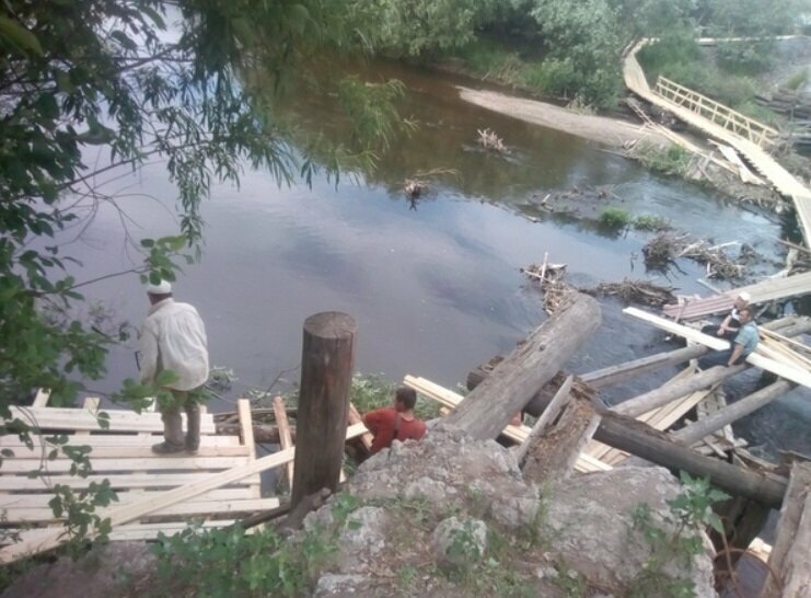 Жители уральской деревни сами строят мост из-за пофигизма властей