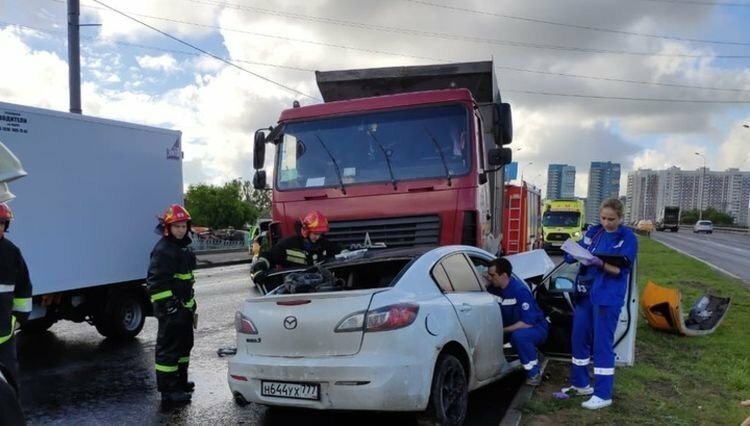 Авария дня. Молодой лихач устроил смертельную аварию в Москве