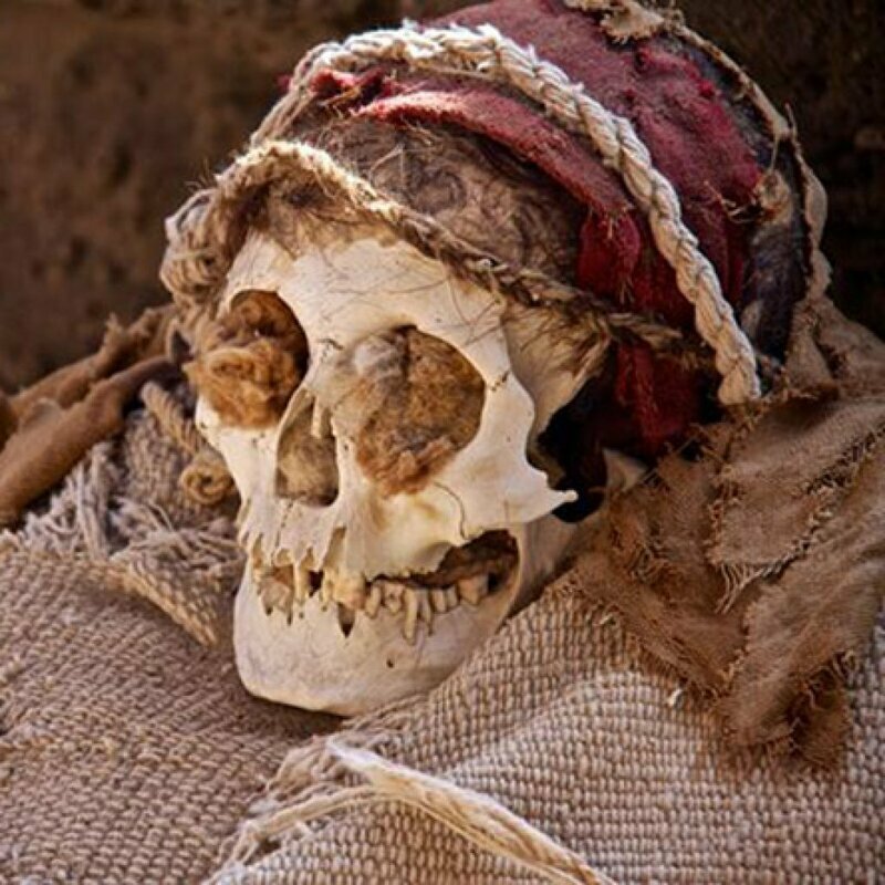 Тайна "ухмыляющихся" мумий древнего кладбища Чаучилла. Перу